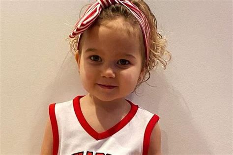PIC: Kane Brown's Daughter Is the Cutest Georgia Bulldogs Cheerleader | Georgia bulldogs ...