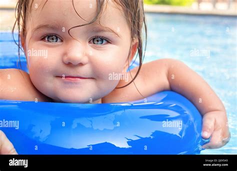 Baby girl in swimming pool hi-res stock photography and images - Alamy