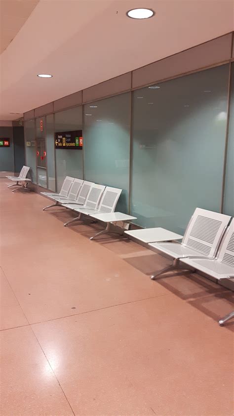 Málaga Airport Photos – Sleeping in Airports