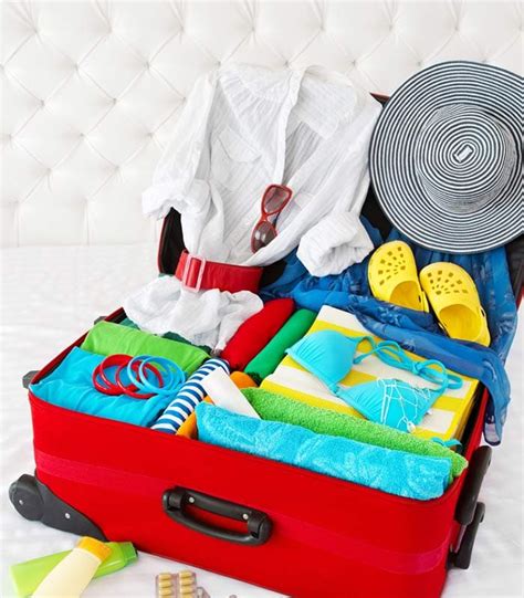 How to pack for a holiday - packing tips and capsule packing for your vacation