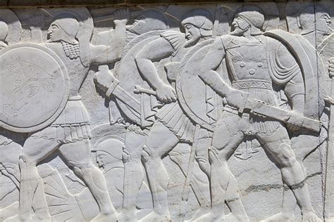 Battle of Thermopylae: How 300 Spartans Held Off 100,000 Troops