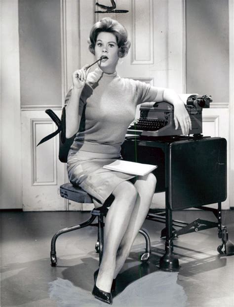 37 Vintage Portrait Photos of Sexy Secretaries in the 1960s ~ vintage ...