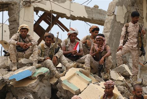 Yemeni military leaders abandon Hadi following Houthi offer of amnesty | Middle East Eye