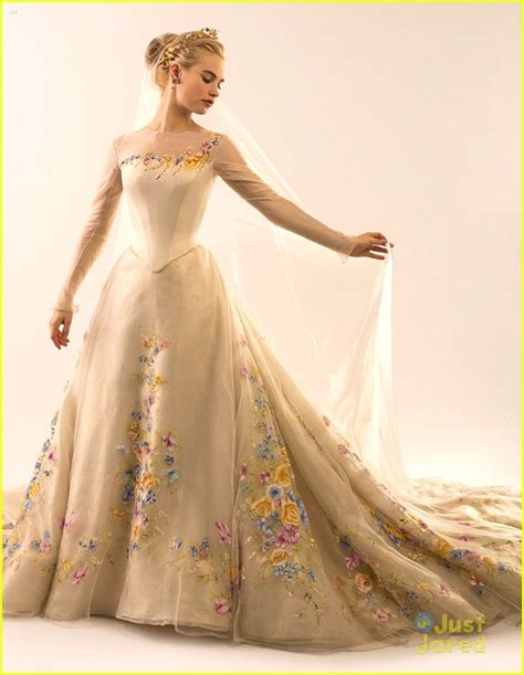 Lily James: See Cinderella's Wedding Gown NOW! | lily james cinderella ...