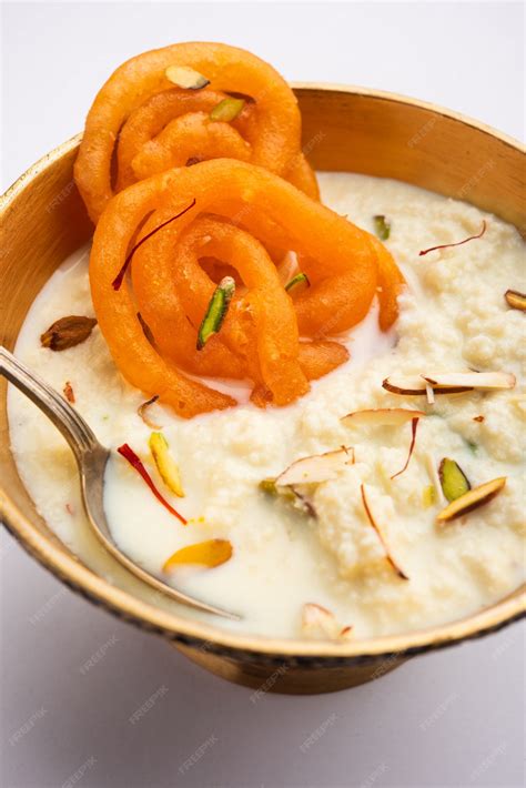 Premium Photo | Rabri jalebi or imarati with rabdi made from condensing ...