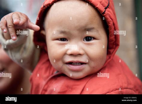 Pingyao. Child waving to the camera in the ancient city centre of Pingyao Stock Photo - Alamy