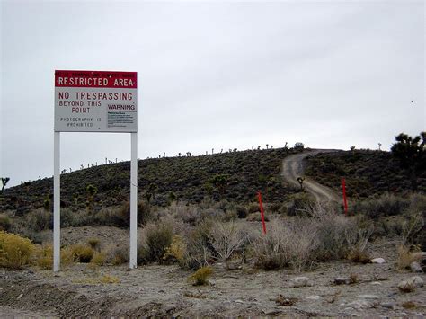 File:Wfm x51 area51 warningsign.jpg - Wikimedia Commons