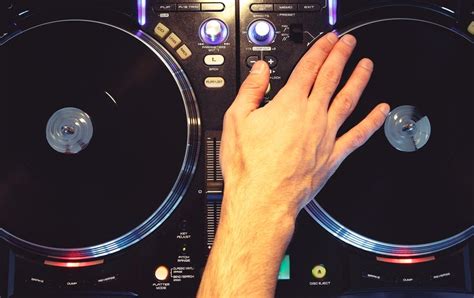 5 Things All DJs Should Avoid Doing | by Music Gear Blog | Medium