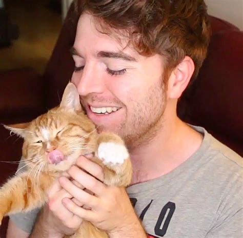 Shane Dawson and his cat : aww