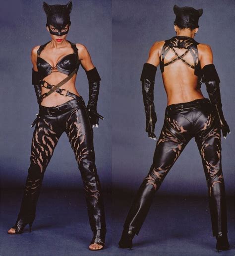 Halle Berry as Catwoman (2004) | Halle berry catwoman costume, Cat woman costume, Catwoman halle ...