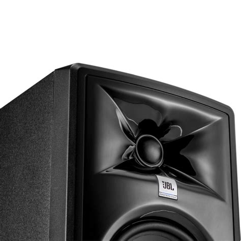 JBL 305P MkII Powered 5-Inch Two-Way Studio Monitor Single