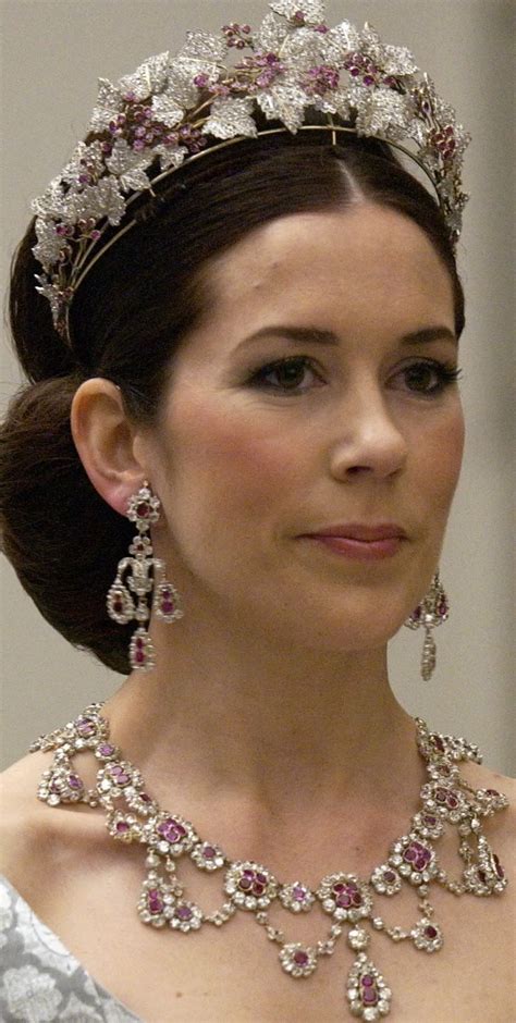 Discover the Beauty of Ruby Parure on Royal Jewels of the World Message Board