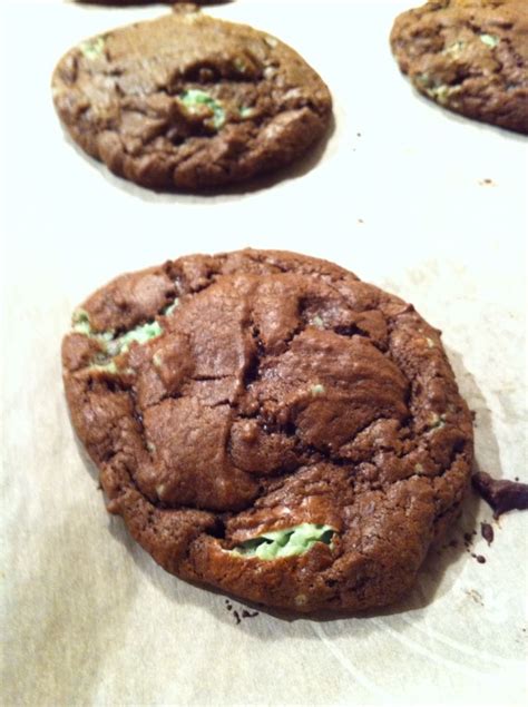 Mmmmmmint Aero double chocolate cookies! Made with chunks of Mint Aero chocolate bars! | Aero ...