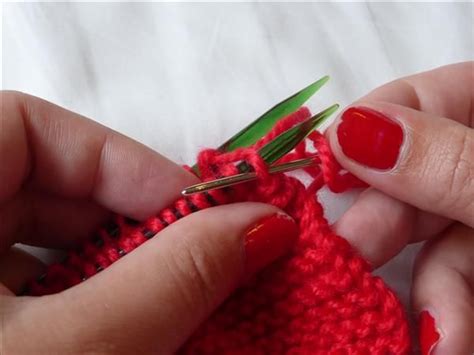 How To Kitchener Stitch: Grafting in Knitting | LoveCrafts | Knitting stitches, Knit stitch ...