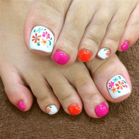 +12 Nail Art Toes Design