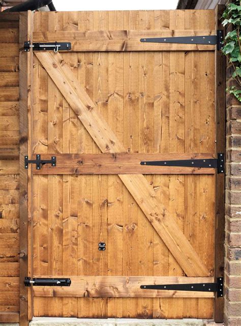 How to Build a Wooden Gate for Your Yard