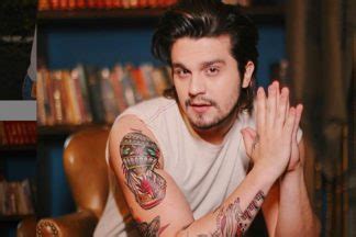 Luan Santana revela desejo de nova tatuagem e pede sugestão - Área VIP