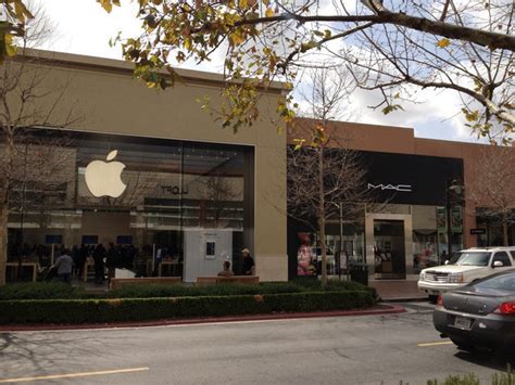 21 Of The Best Things That Ever Happened In An Apple Store