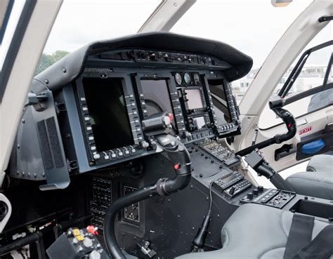 File:Bell 429 GlobalRanger C-FTNB cockpit 1.jpg - Wikipedia, the free ...