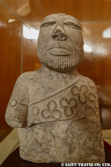 Antiques INDUS VALLEY PRIEST-KING Mohenjo Daro 2500 BC stone statue museum replica Reproductions ...