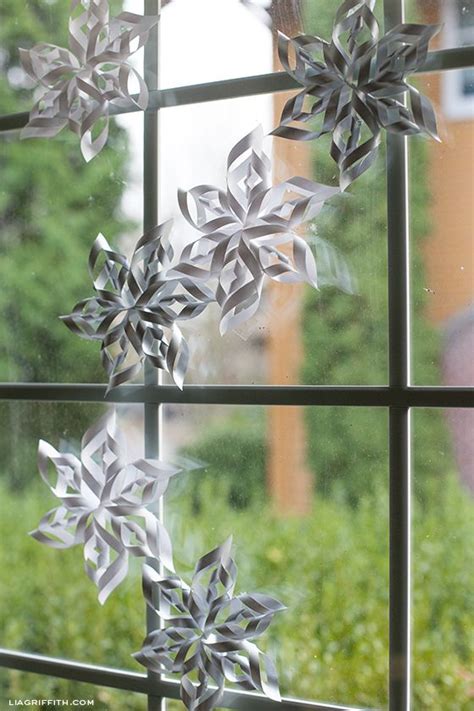 Making 3-D Paper Snowflakes | Diy christmas snowflakes, Christmas ...