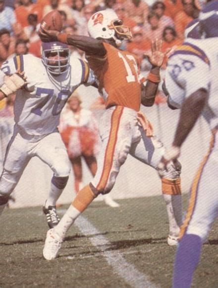 Doug Williams-Tampa Bay Buccaneers | Tampa bay football, Buccaneers football, Tampa bay ...