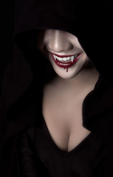 Pin by Scott Burke on VAMPIROS E GÓTICAS | Vampire art, Vampire girls, Vampire pictures