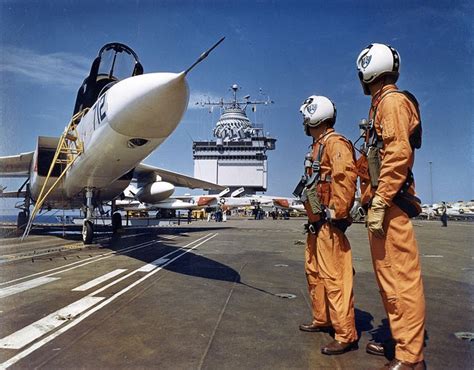 /via Kemon01 #flickr #plane #1962 #USN #Vigilante #pilots | Us navy aircraft, Vintage aircraft ...