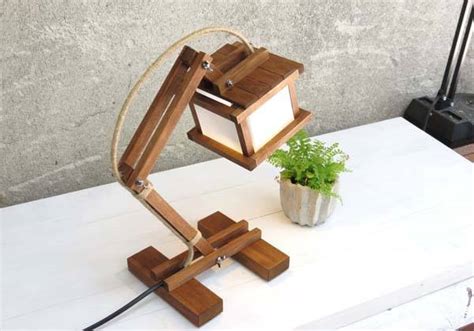 Paladim Handmade Kran Paus Wooden Desk Lamp | Gadgetsin