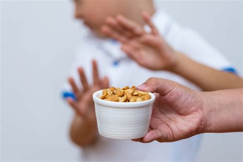 Parents ‘living in fear’ of food allergies: 'It is a terrifying experience'