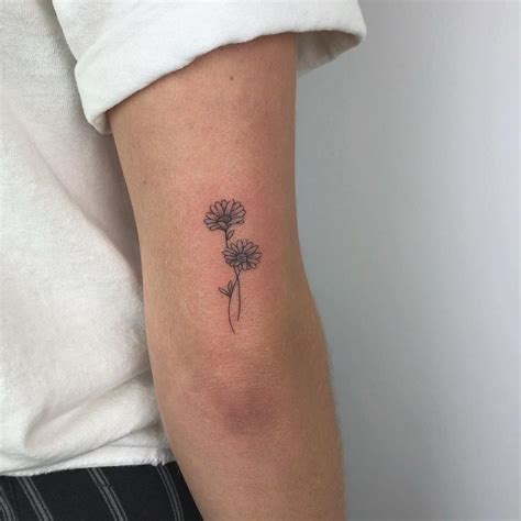 107 Best Daisy Tattoos [2024 Inspiration Guide] | Daisy tattoo designs ...