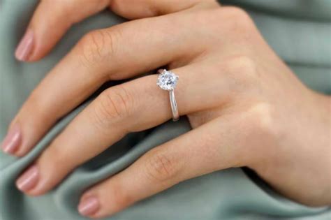 Are Moissanite Rings Heavy? A Look at The Weight and Comfort - IQ Eye