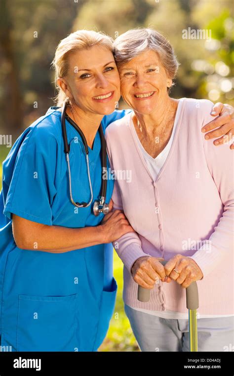 Nurse hugging patient hi-res stock photography and images - Alamy