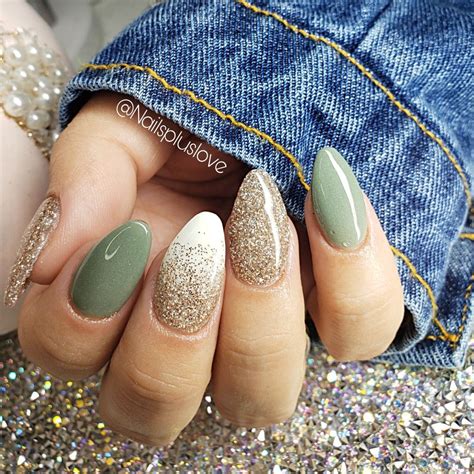 Green , gold and white nails | Gold nails, Green nail designs, Green nails