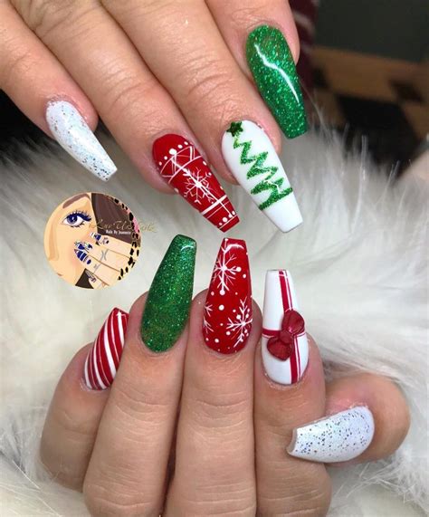 Stunning Coffin Shaped Green and Red Christmas Nails! #christmasnails #christmasnailart # ...