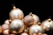 Photo of christmas crackers and baubles | Free christmas images