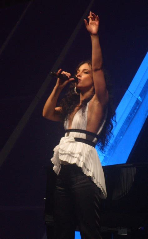 File:Alicia Keys As I Am Tour.jpg - Wikimedia Commons