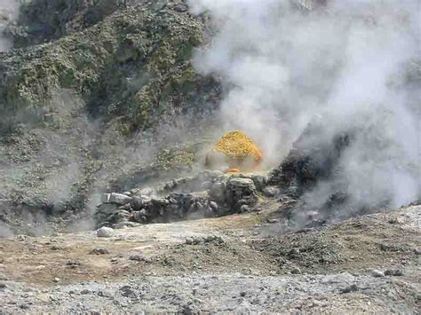 Campi Flegrei volcano eruption possibly closer than thought | Geology Page