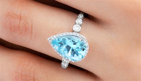 Aquamarine Meanings, Properties and Uses - CrystalStones.com