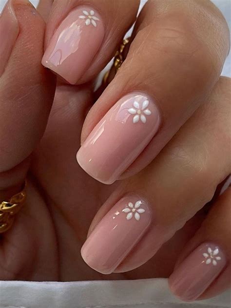 45+ Simple Flower Nail Designs for a Perfectly Fresh Spring Look | Flower nails, Floral nails ...