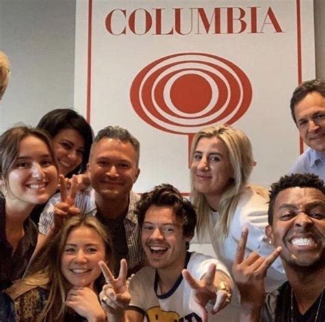 NEW// Harry at Columbia Records offices recently | Harry styles, Harry ...