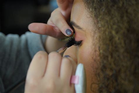 Tips to Prepare You for Makeup Artist School | CMU College - CMU