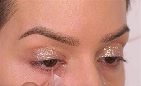 Easy Gold Glitter Eye Makeup Tutorial | Upstyle