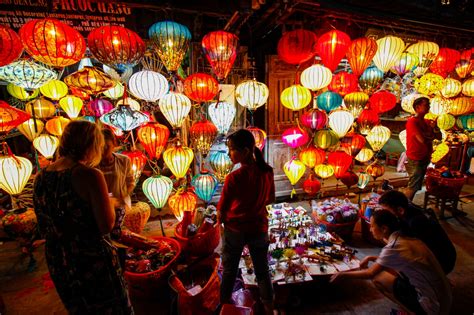 Hoi An Night Market – Hoi An, Vietnam | Opening Hours and Food