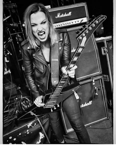 Lzzy Hale I like it Heavy !! | Lzzy hale, Halestorm, Female musicians