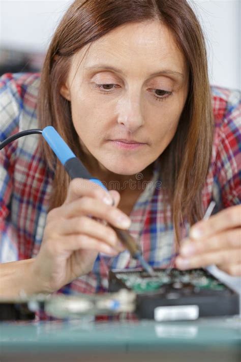 Woman Soldering Elements Circuit Board Stock Image - Image of circuitboard, chip: 261155625