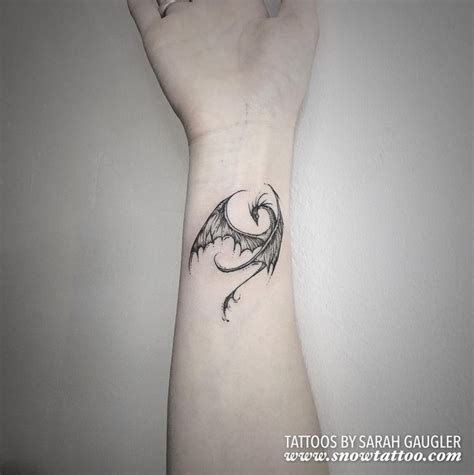 tattoo petit dragon poignet – Recherche Google | Snow tattoo, Dragon ...