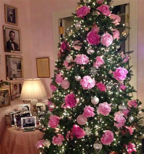 Mariah Carey Decorates Christmas Tree With Fresh Roses