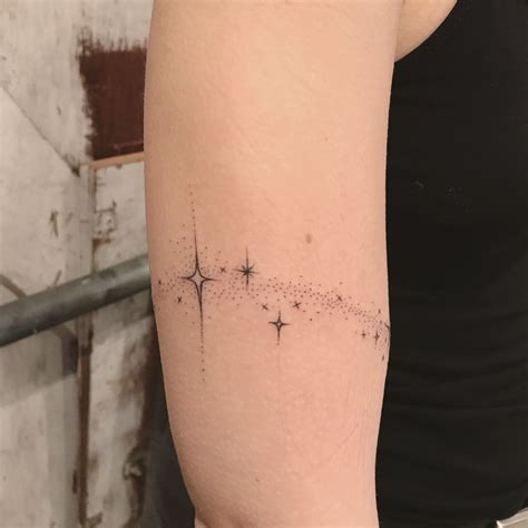 Sintético 104+ Foto Tatuajes De Estrellas En El Dedo Lleno