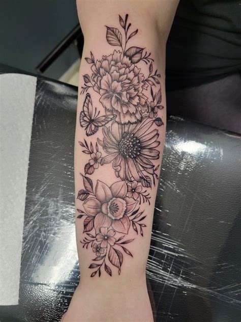 Birth flower tattoo by Chris Eike | Birth flower tattoos, Tattoos ...